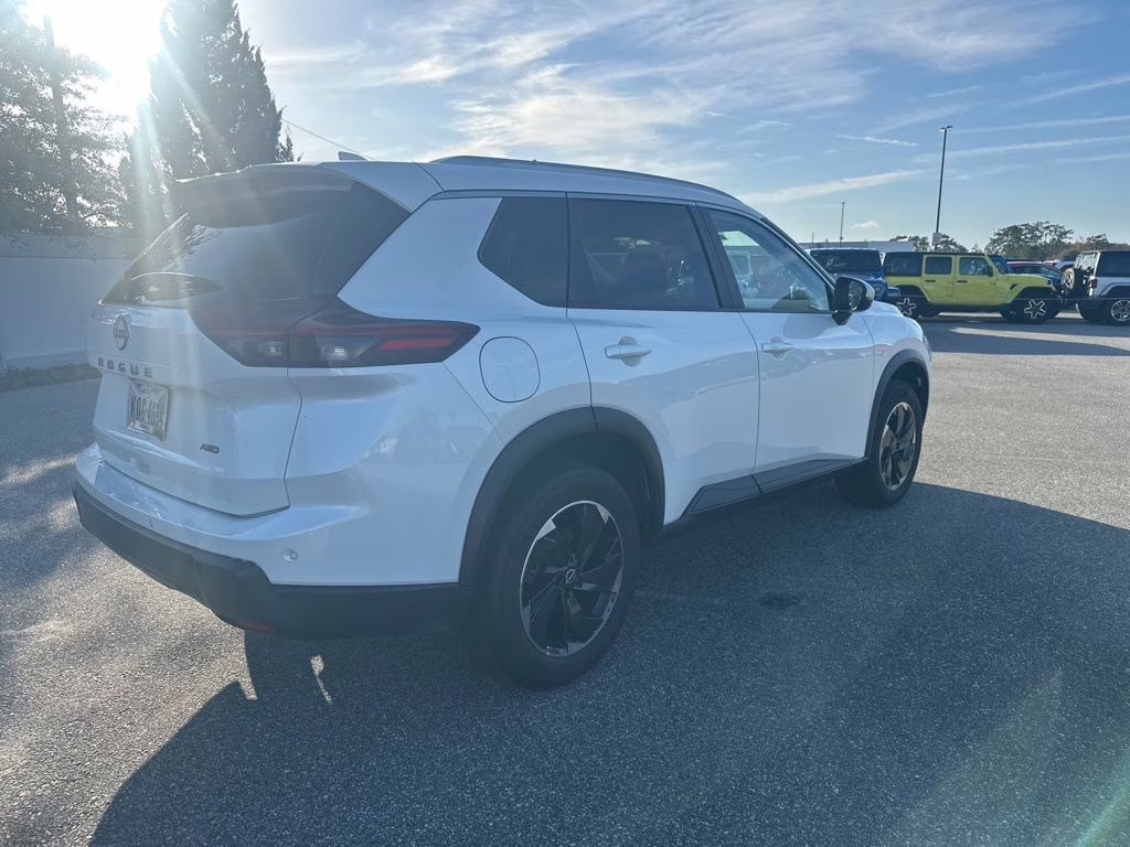 2025 Glacier White Nissan Rogue SV AWD SUV
