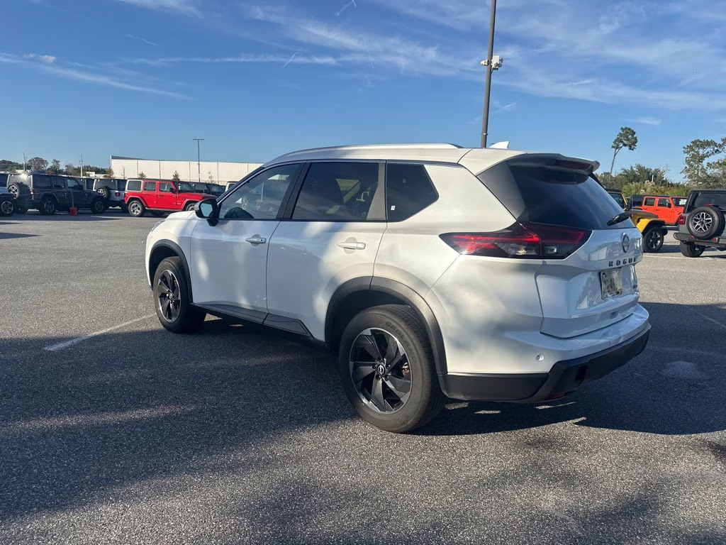 2025 Glacier White Nissan Rogue SV AWD SUV