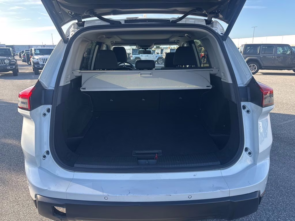 2025 Glacier White Nissan Rogue SV AWD SUV