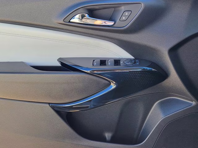 2026 Summit White Chevrolet Trax LT FWD SUV