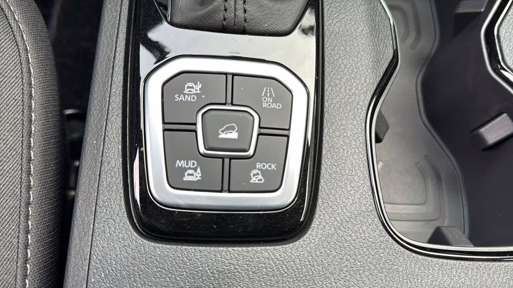 2026 Glacier White Nissan Frontier SV 4X4 Truck