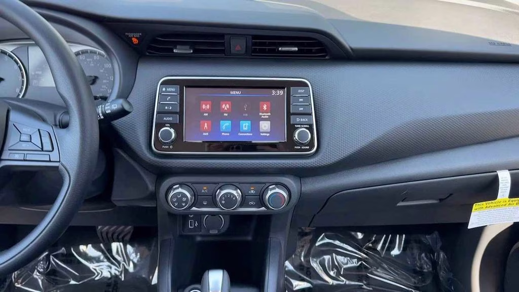 2025 Super Black Nissan Kicks Play S FWD SUV