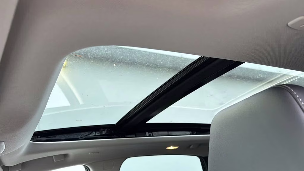 2025 Everest White Pearl Tricoat/Super Black Nissan Murano SL AWD SUV