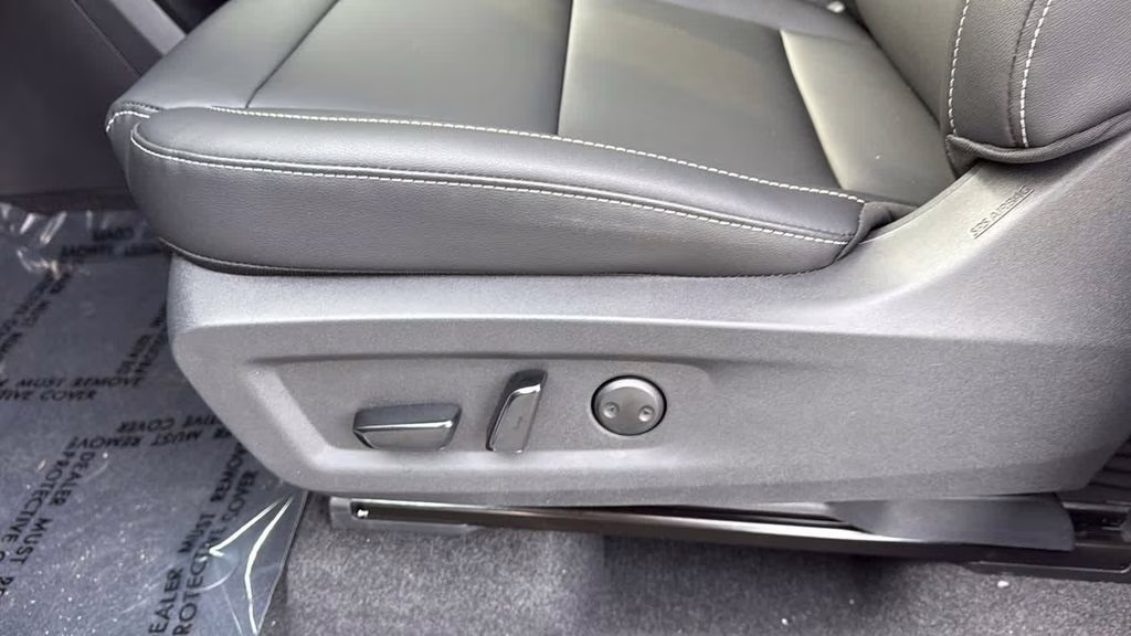 2025 Everest White Pearl Tricoat/Super Black Nissan Murano SL AWD SUV