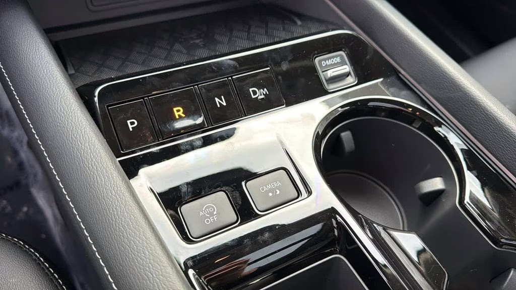 2025 Everest White Pearl Tricoat/Super Black Nissan Murano SL AWD SUV