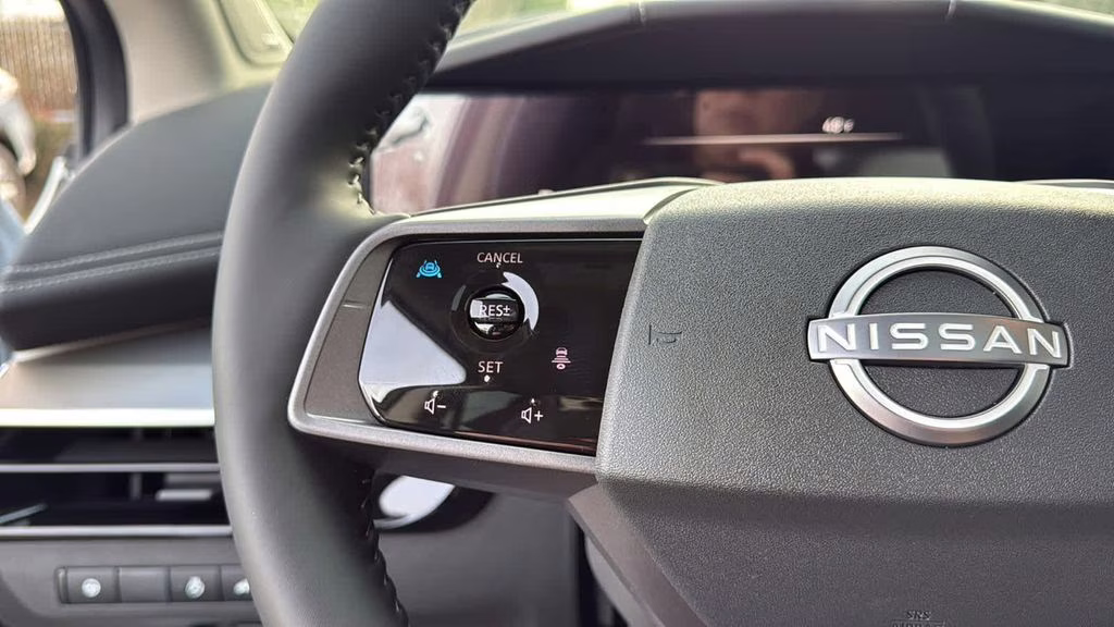 2025 Everest White Pearl Tricoat/Super Black Nissan Murano SL AWD SUV