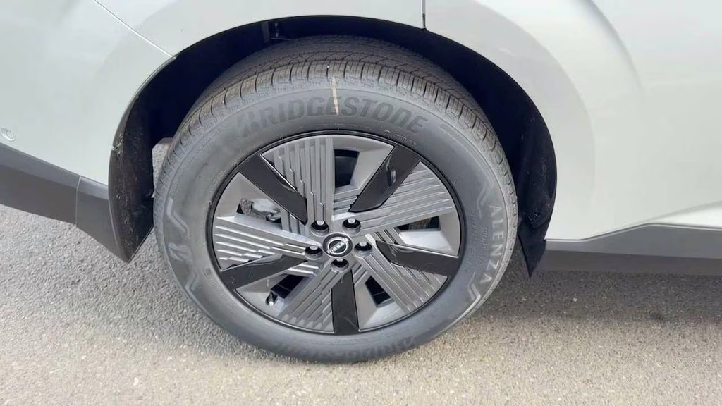 2025 Everest White Pearl Tricoat/Super Black Nissan Murano SL AWD SUV