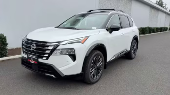 2026 Everest White Pearl/Super Black Nissan Rogue Platinum AWD SUV