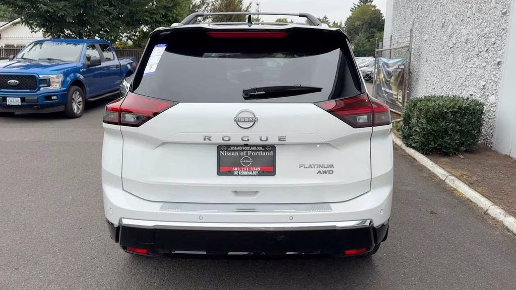 2026 Everest White Pearl/Super Black Nissan Rogue Platinum AWD SUV