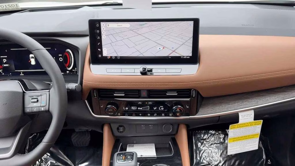 2026 Everest White Pearl/Super Black Nissan Rogue Platinum AWD SUV