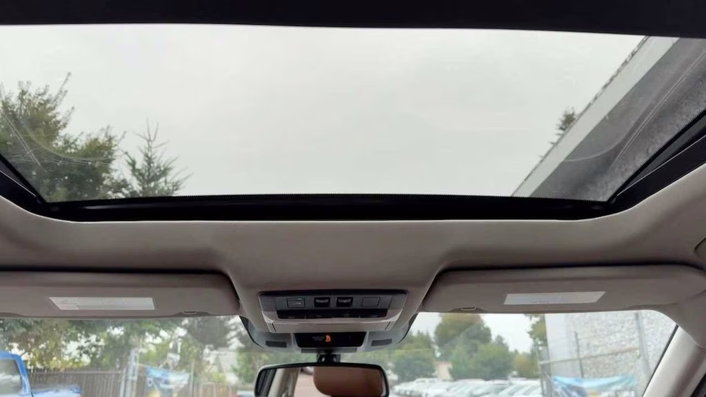 2026 Everest White Pearl/Super Black Nissan Rogue Platinum AWD SUV