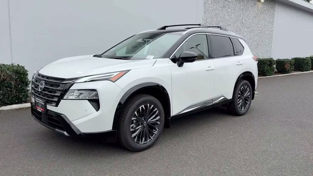 2026 Everest White Pearl/Super Black Nissan Rogue Platinum AWD SUV