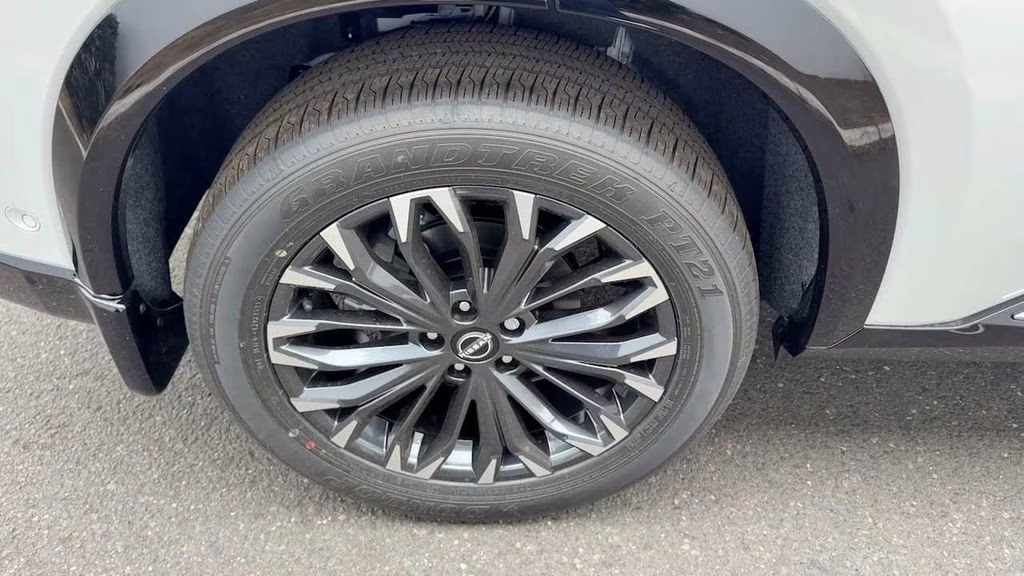 2026 Everest White Pearl/Super Black Nissan Rogue Platinum AWD SUV