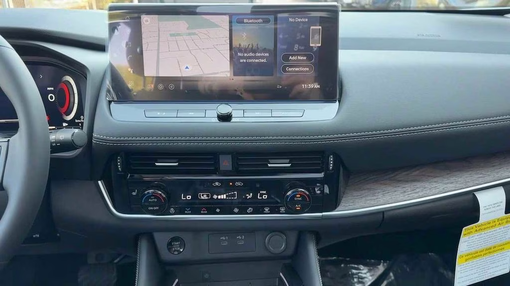 2026 Everest White Pearl Tricoat Nissan Rogue Platinum AWD SUV