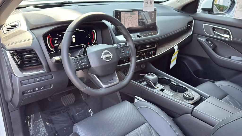 2026 Everest White Pearl Tricoat Nissan Rogue Platinum AWD SUV