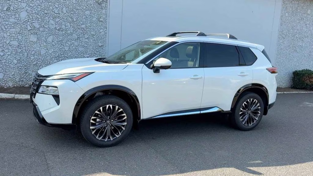 2026 Everest White Pearl Tricoat Nissan Rogue Platinum AWD SUV