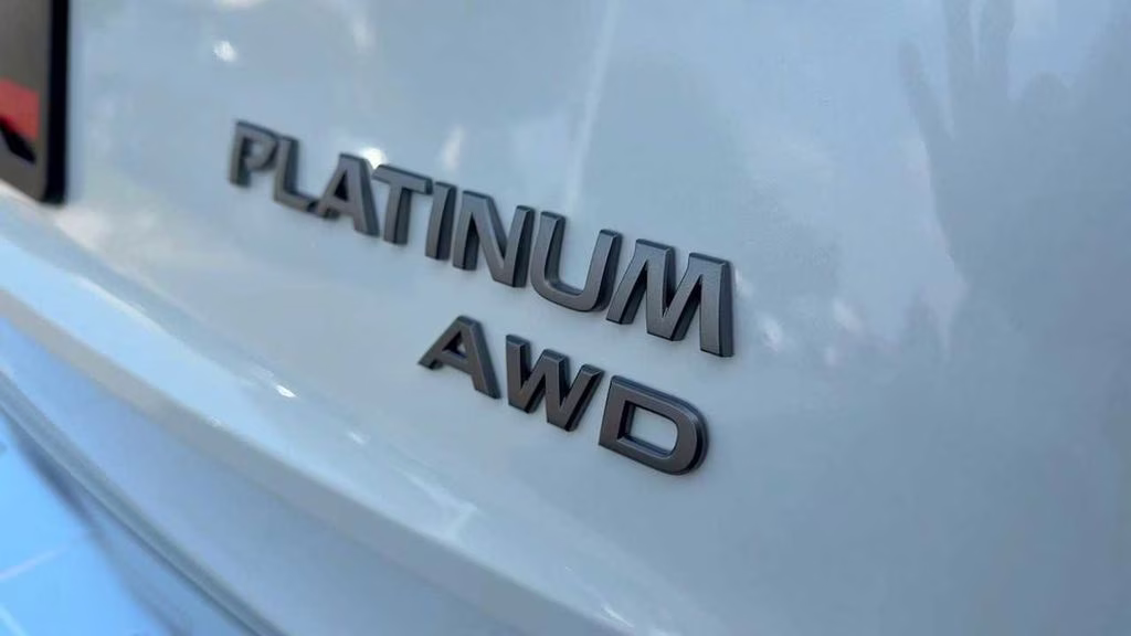 2026 Everest White Pearl Tricoat Nissan Rogue Platinum AWD SUV