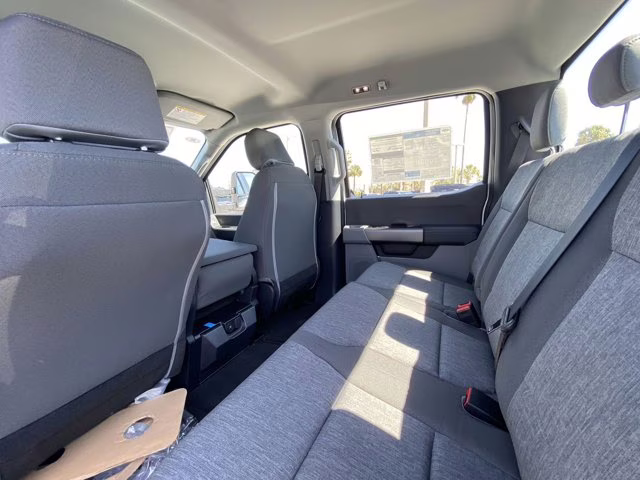 2026 Oxford White Ford Super Duty F-250 SRW XL 4X4 Truck