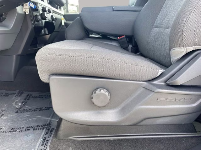 2026 Oxford White Ford Super Duty F-250 SRW STX 4X4 Truck