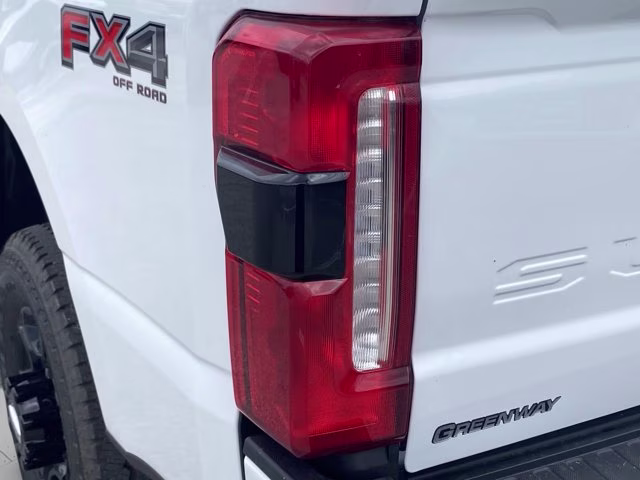 2026 Avalanche Ford Super Duty F-350 SRW Lariat 4X4 Truck