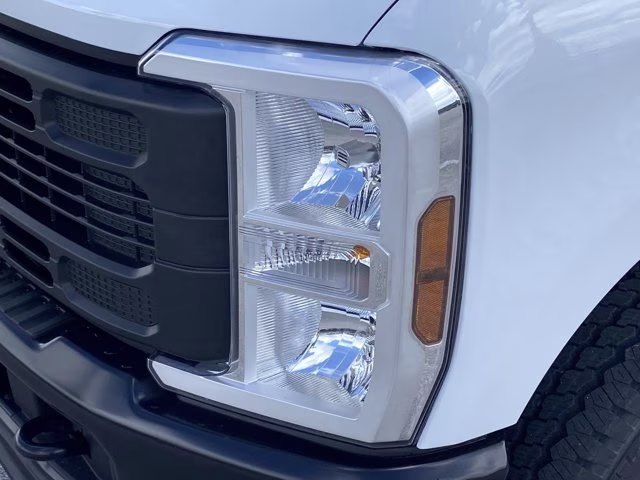 2026 Oxford White Ford Super Duty F-350 SRW XL 4X4 Truck