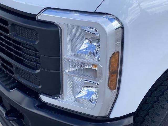 2026 Oxford White Ford Super Duty F-350 SRW XL 4X4 Truck