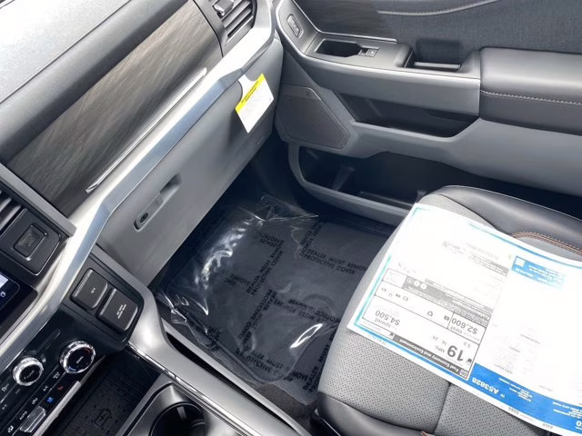 2026 Oxford White Ford F-150 LARIAT RWD Truck