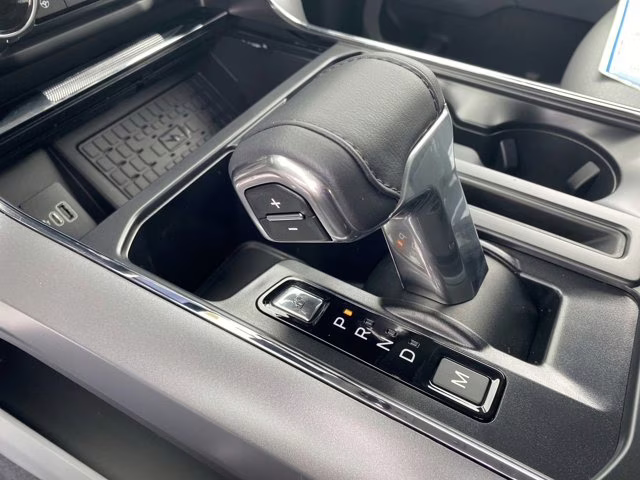 2026 Oxford White Ford F-150 LARIAT RWD Truck