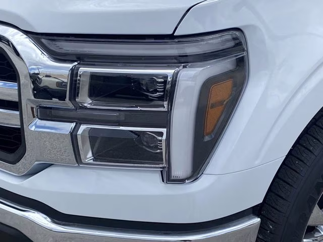 2026 Oxford White Ford F-150 LARIAT RWD Truck