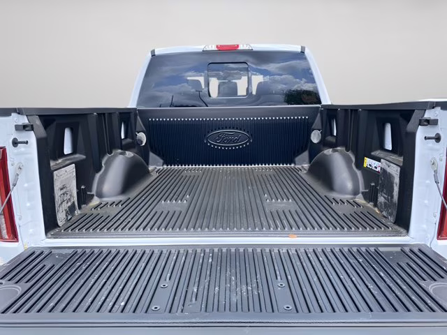 2026 Oxford White Ford F-150 LARIAT RWD Truck