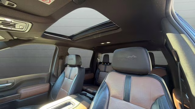 2021 Mosaic Black Metallic Chevrolet Silverado 3500HD High Country 4X4 Truck