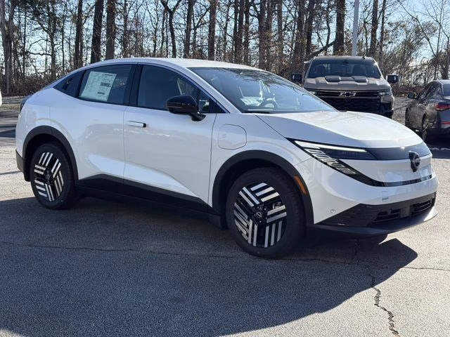 2026 Everest White Pearl Tricoat Nissan LEAF SV+ FWD SUV