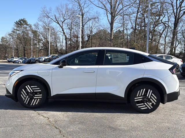 2026 Everest White Pearl Tricoat Nissan LEAF SV+ FWD SUV