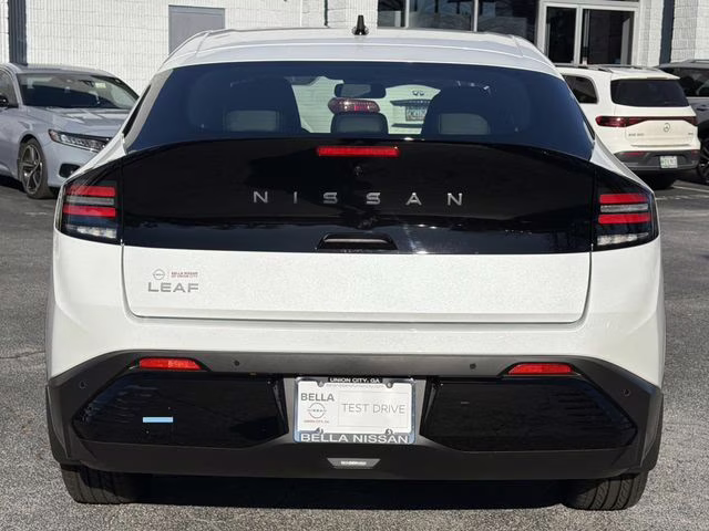 2026 Everest White Pearl Tricoat Nissan LEAF SV+ FWD SUV