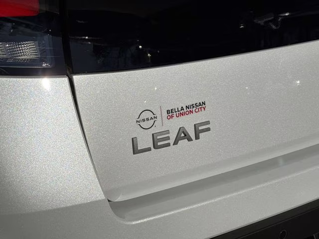 2026 Everest White Pearl Tricoat Nissan LEAF SV+ FWD SUV