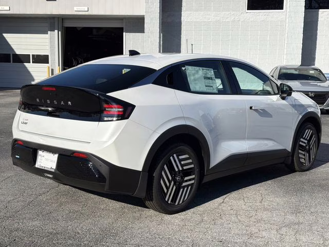 2026 Everest White Pearl Tricoat Nissan LEAF SV+ FWD SUV