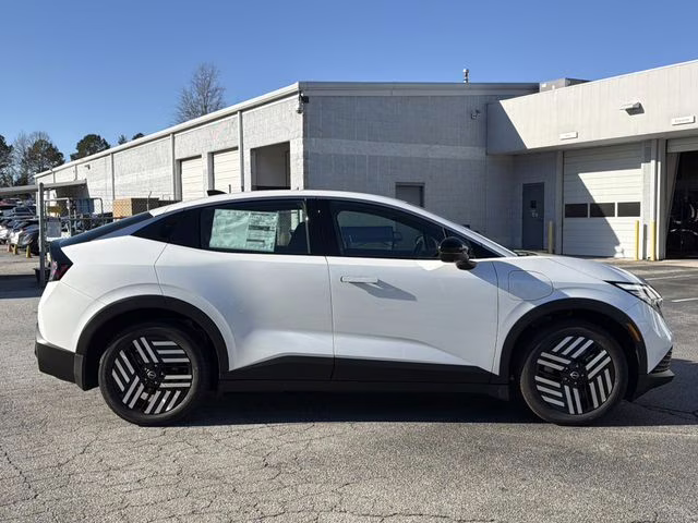 2026 Everest White Pearl Tricoat Nissan LEAF SV+ FWD SUV