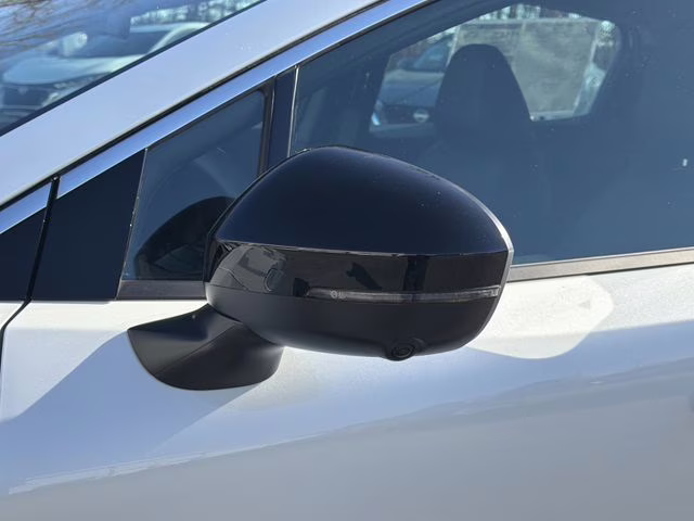 2026 Everest White Pearl Tricoat Nissan LEAF SV+ FWD SUV