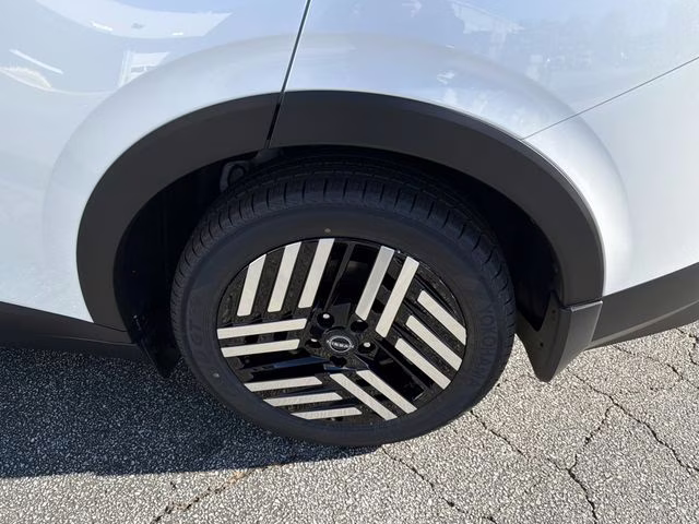 2026 Everest White Pearl Tricoat Nissan LEAF SV+ FWD SUV