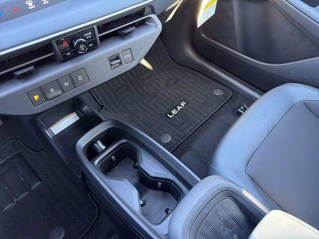 2026 Everest White Pearl Tricoat Nissan LEAF SV+ FWD SUV