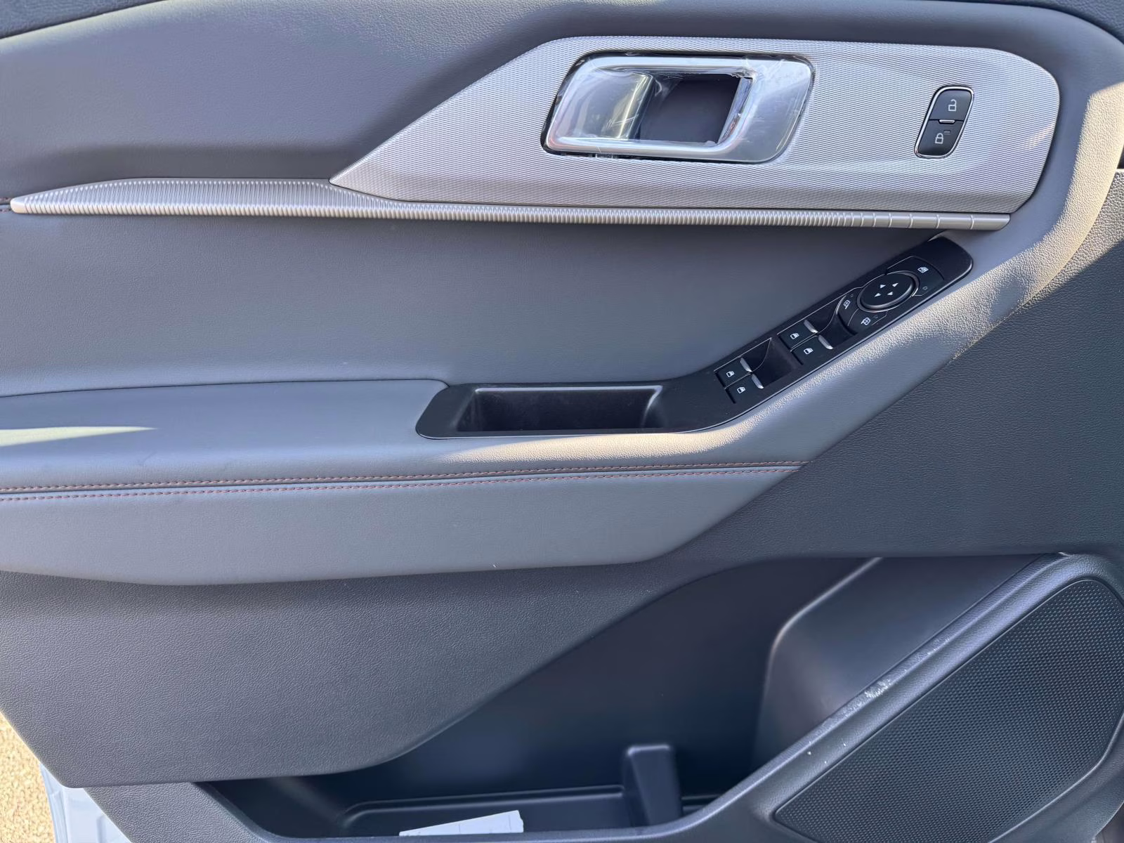 2026 Star White Metallic Tri-Coat Ford Explorer Active w/100A Pkg 4WD 4X4 SUV