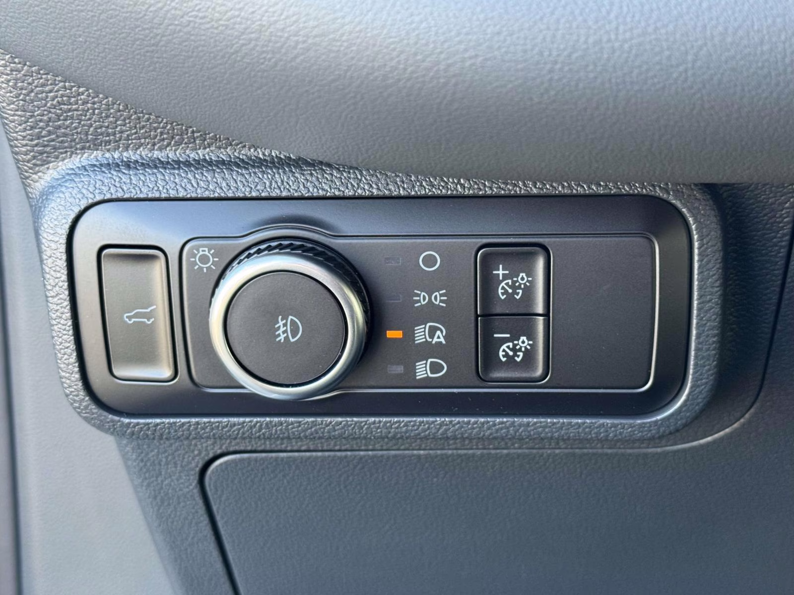 2026 Star White Metallic Tri-Coat Ford Explorer Active w/100A Pkg 4WD 4X4 SUV