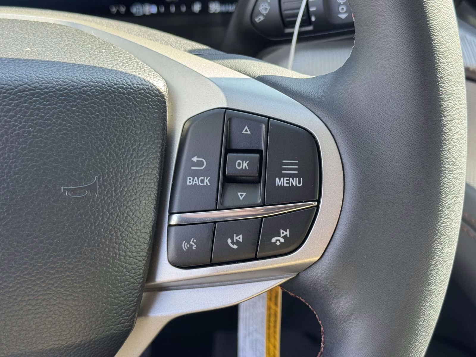 2026 Star White Metallic Tri-Coat Ford Explorer Active w/100A Pkg 4WD 4X4 SUV