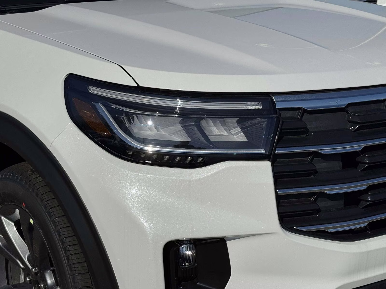 2026 Star White Metallic Tri-Coat Ford Explorer Active w/100A Pkg 4WD 4X4 SUV