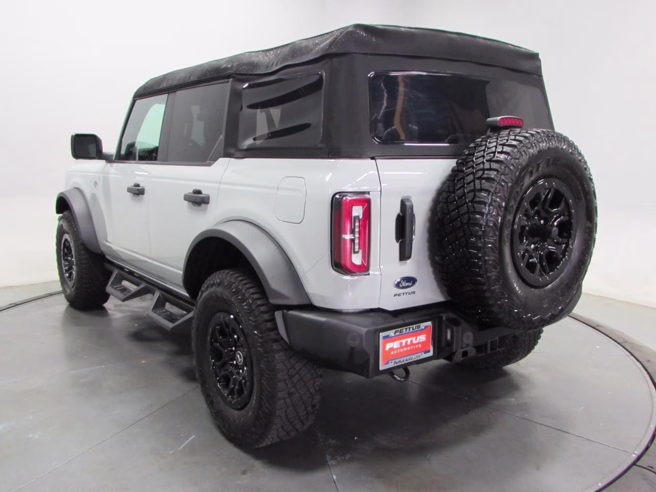 2023 Azure Gray Metallic Tri-Coat Ford Bronco Wildtrak 4X4 SUV