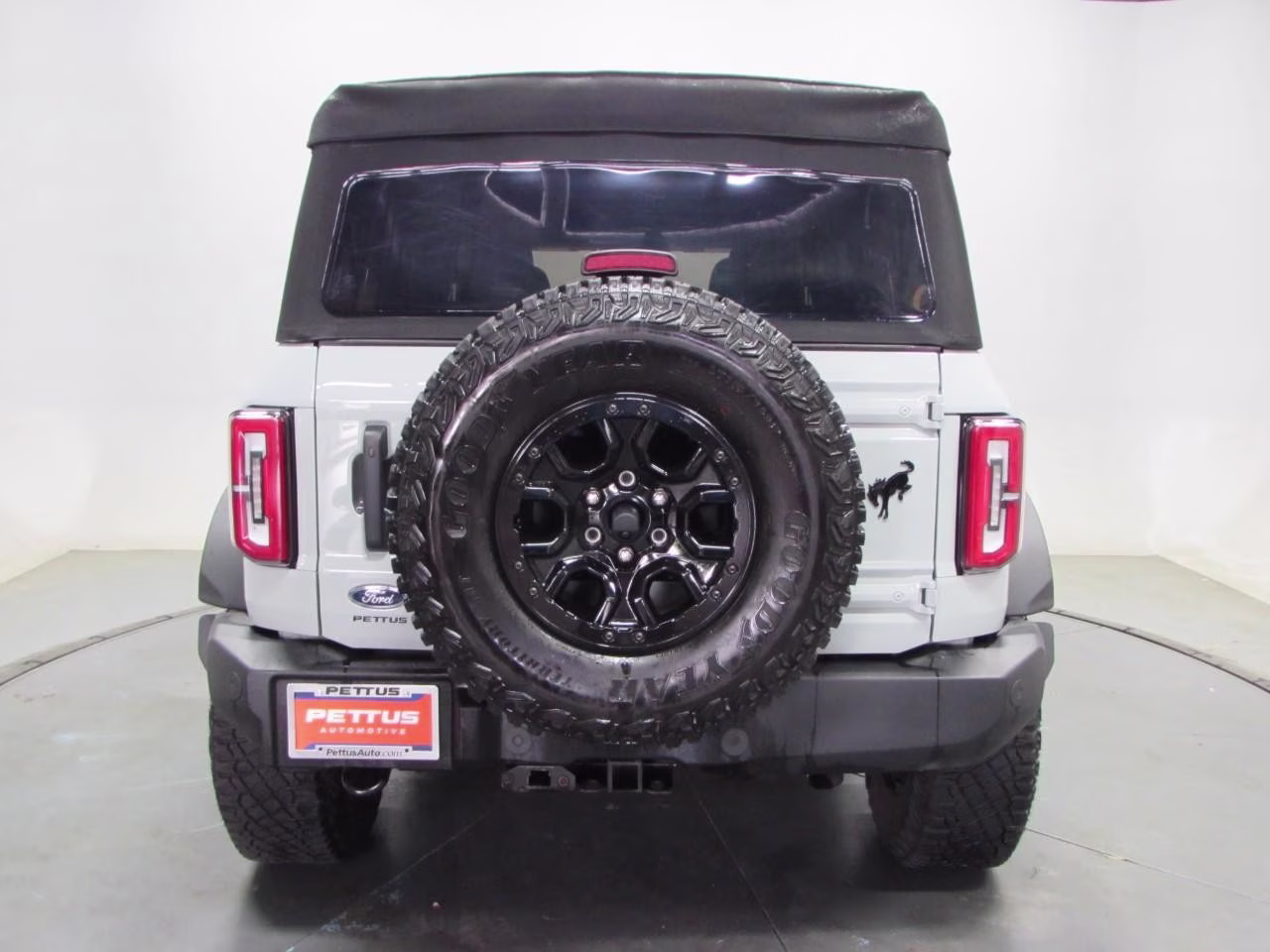 2023 Azure Gray Metallic Tri-Coat Ford Bronco Wildtrak 4X4 SUV