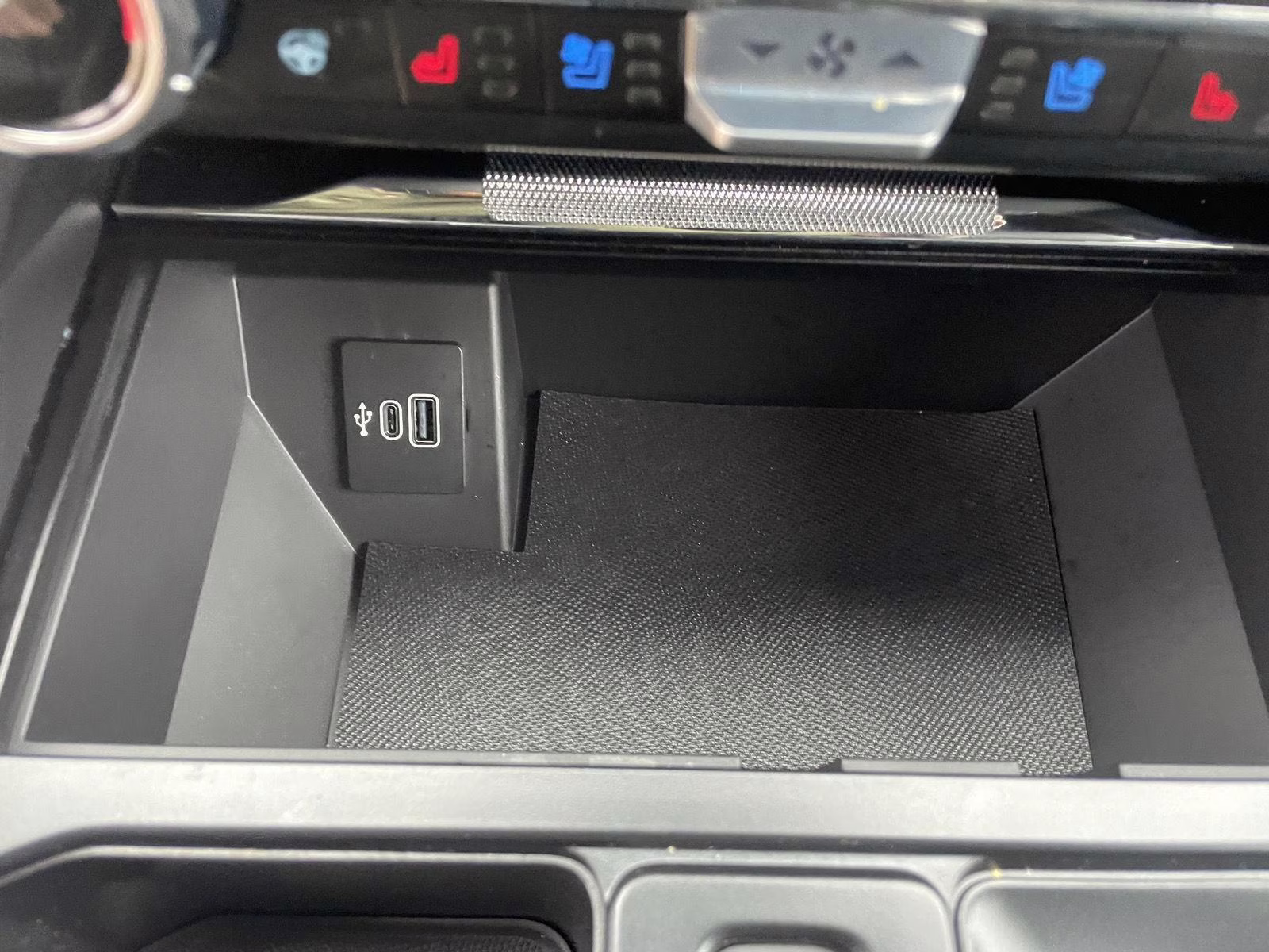 2025 Rapid Red Metallic Tinted Clearcoat Ford F-150 LARIAT 4X4 Truck