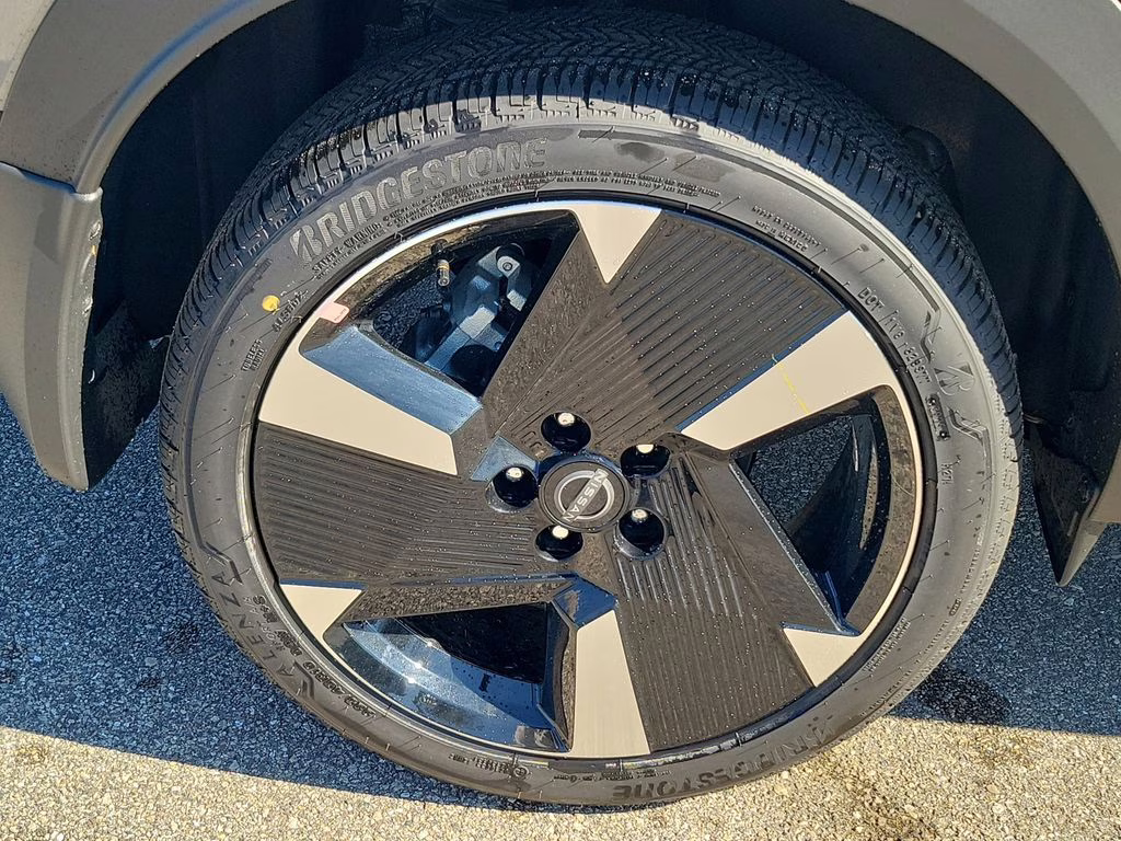 2026 Gun Metallic/Scarlet Ember Tintcoat Nissan Kicks SR FWD SUV