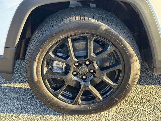 2026 Bright White Clearcoat Jeep Compass Latitude Altitude 4X4 SUV