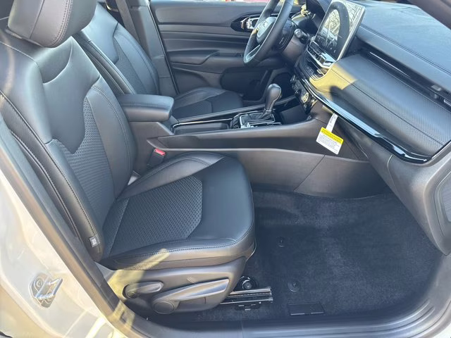 2026 Bright White Clearcoat Jeep Compass Latitude Altitude 4X4 SUV